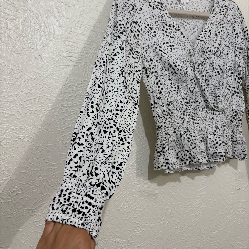 Japna Black and White long sleeves  Patterned Blouse elastic waist - Picture 3 of 7